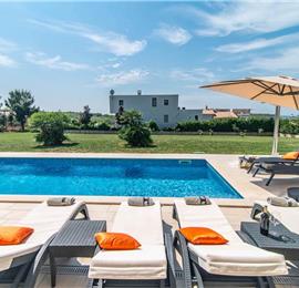 4 bedroom villa with pool near Pula, sleeps 8